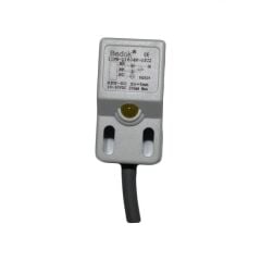I1PN-Q1804N-O3U2     18x18x35 Kare Kesitli Q Serisi NPN NO 4MM ALGILAMA  2M KABLOLU İNDÜKTİF SENSÖR