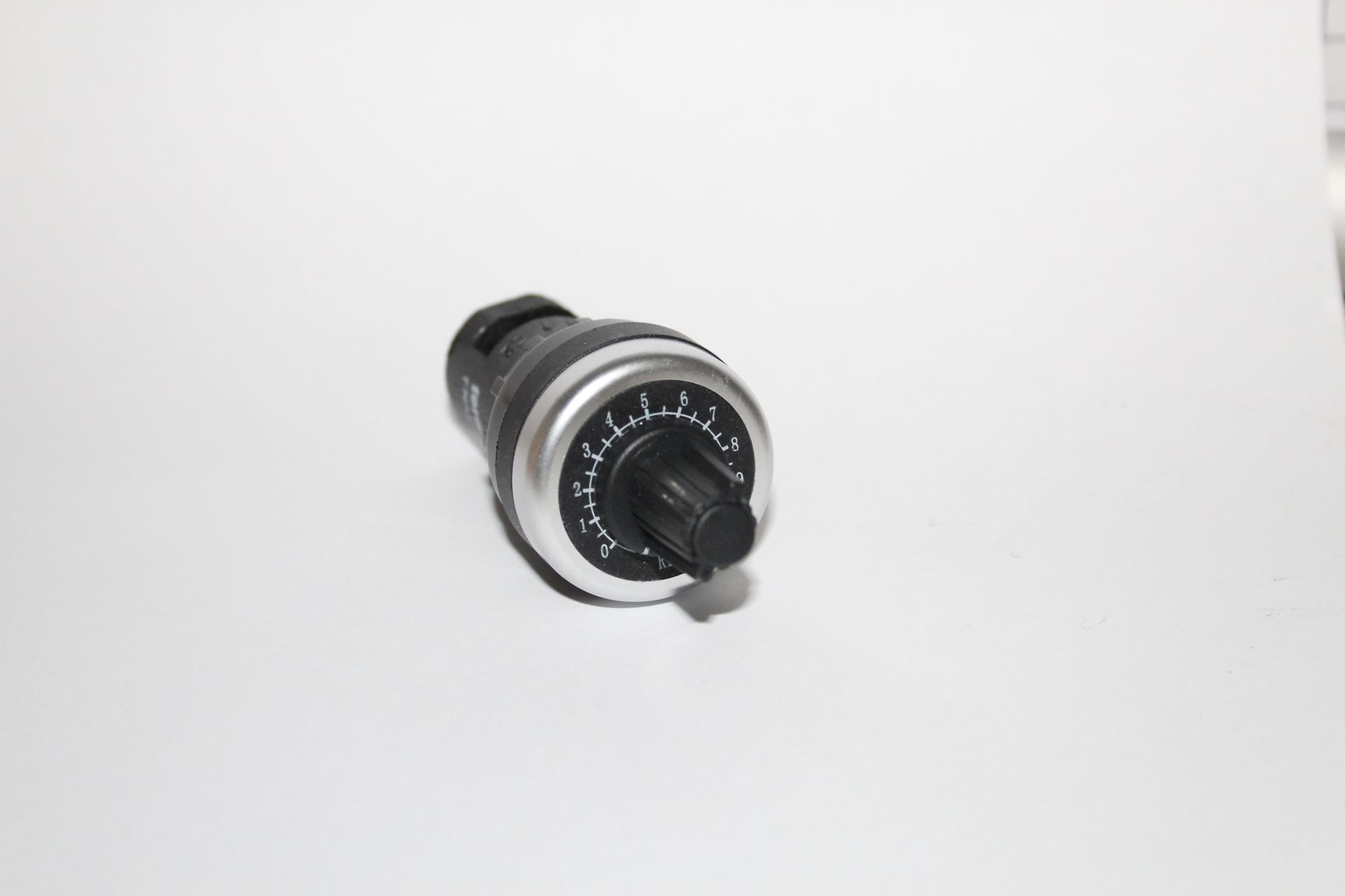 FNAZ-E1K  TEK TURLU Q22 VİDA BAĞLANTILI 0,5 W 1K OHM FORNAZZO POTANSİYOMETRE