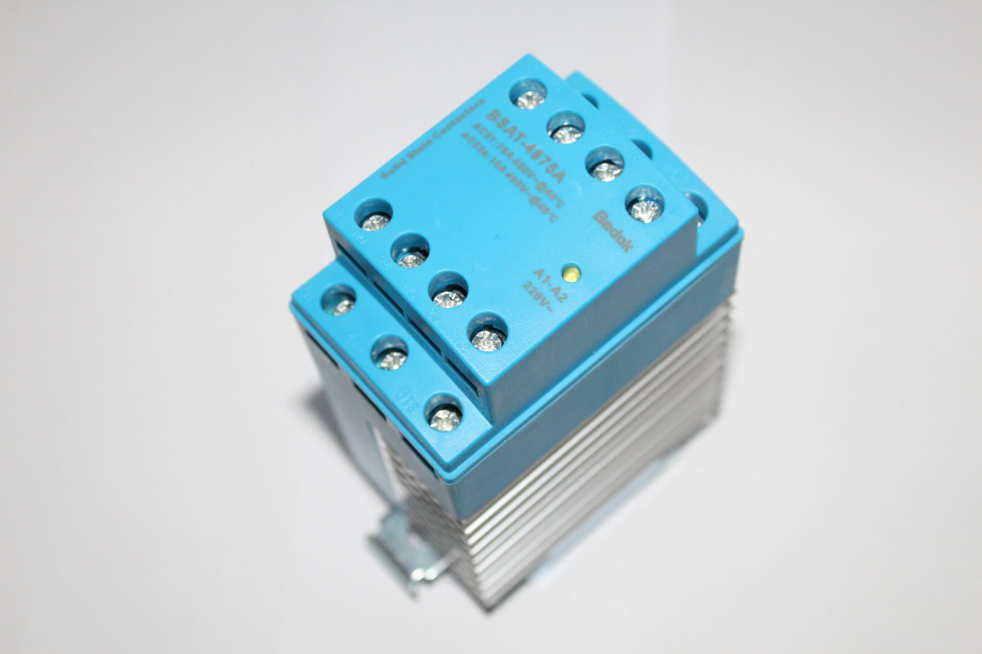 BSAT-4875A ELEKTRONİK KONTAKTÖR TETİK VOLTAJI 180-264VAC 2ENVERSÖR YARDIMCI KONTAK 75A SOLİD STATE KONTAKTÖRLER(SSR KONTAKTÖRLER)