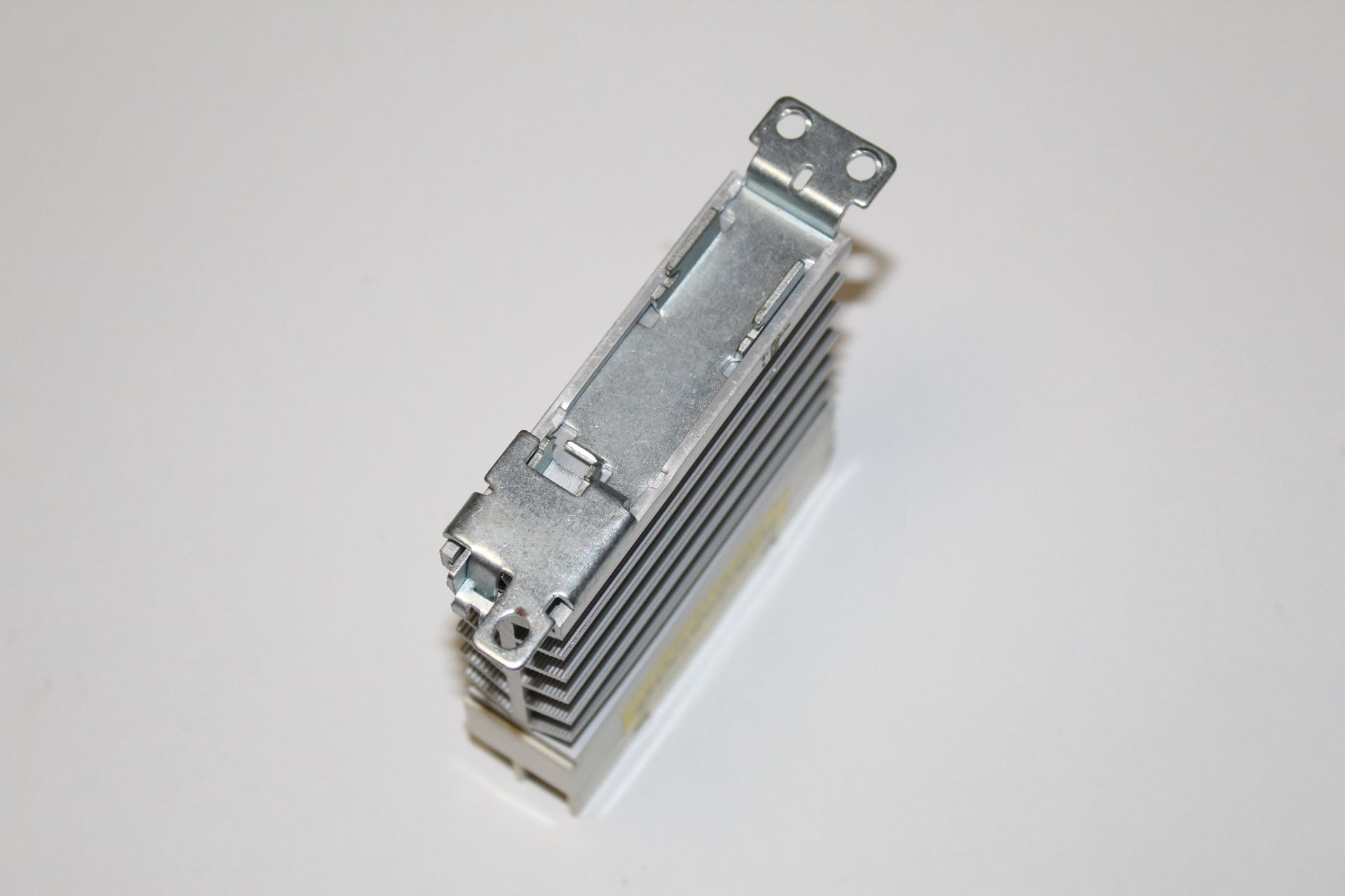 SAH4820D  RAYA MONTAJ SOĞUTUCULU SOLİD STATE RELAY 24V DC