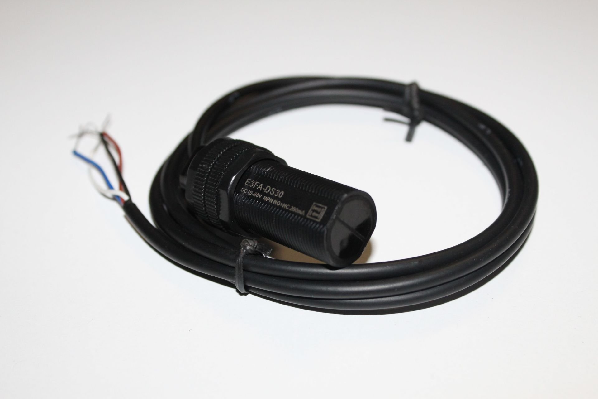 E3FA-DS30  CİSİMDEN YANSIMALI  10-30VDC